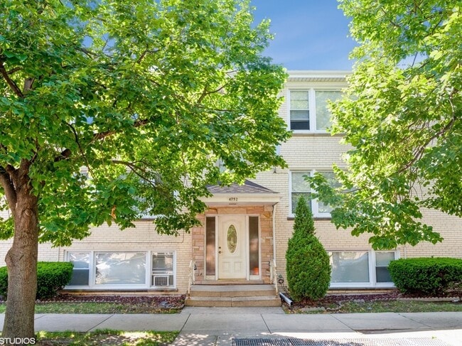 Primary Photo - 4752 N Menard Ave