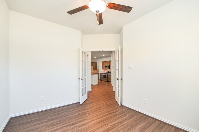 Building Photo - 1022 Schooner St