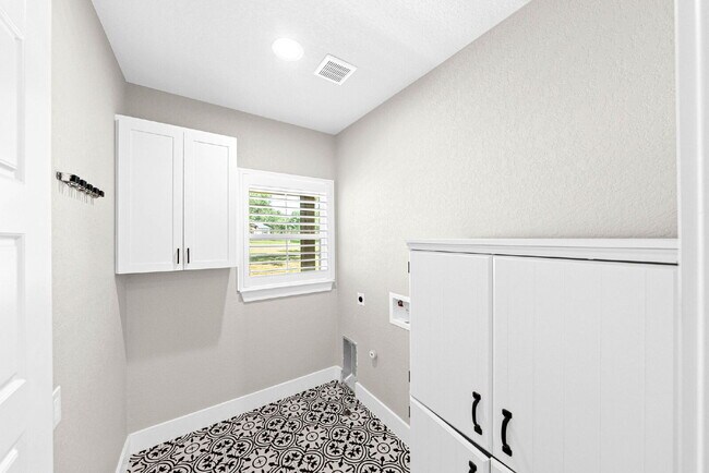 Building Photo - Where Southern Charm Meets Everyday Comfort