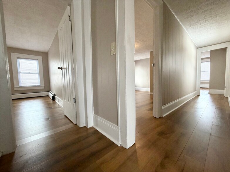 Building Photo - 184 Burritt Rd