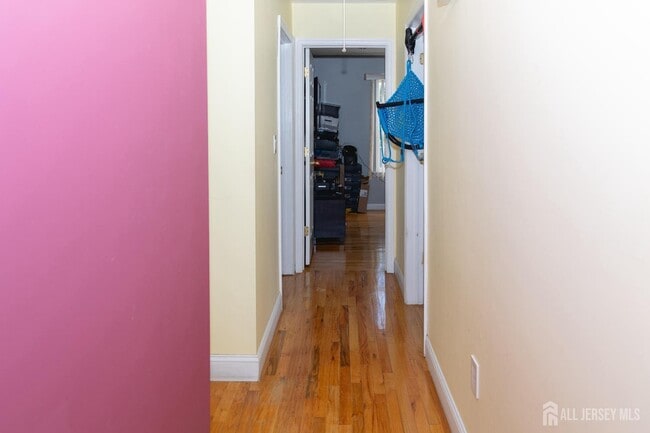 Building Photo - 13 Harding Ave