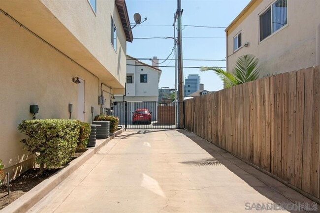 Building Photo - 3921 Oregon St