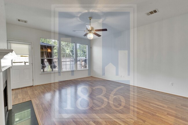 Building Photo - 1204 Thackeray Ln