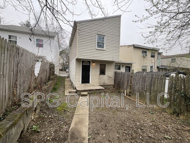 Building Photo - 224 E Mulberry Ave