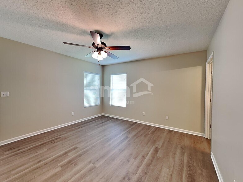 Building Photo - 11869 Hayden Lakes Cir