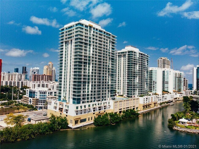 Building Photo - 300 Sunny Isles Blvd