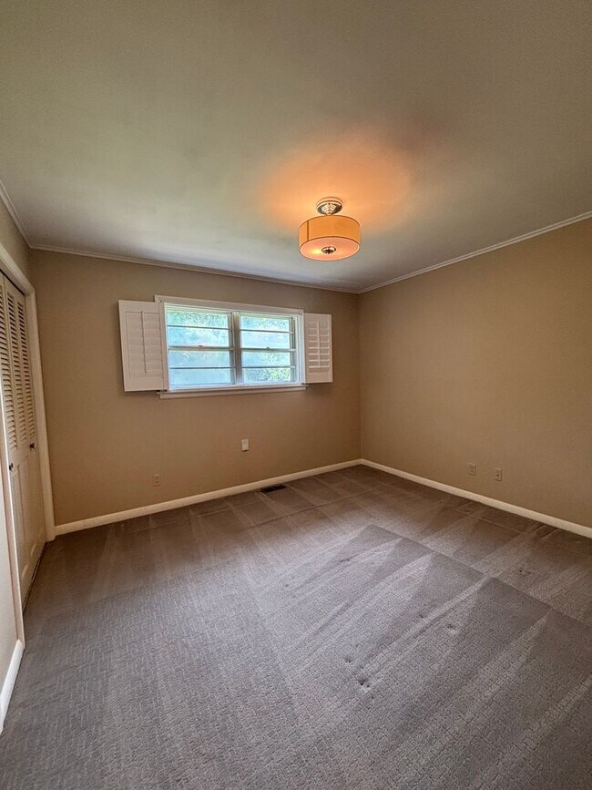 Building Photo - A House For Rent Does Not Come For Rent Ve...