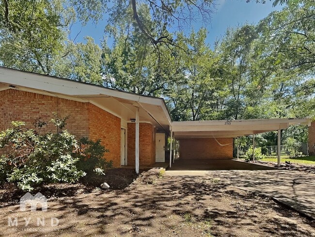 Building Photo - 2701 Stillwell Dr