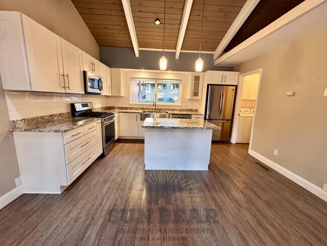 Building Photo - 3 Bedroom!  Dog Friendly!
