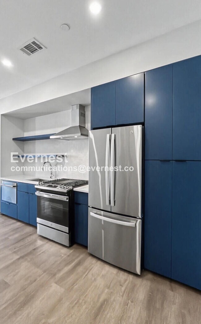 Building Photo - 500 Merritt Ave