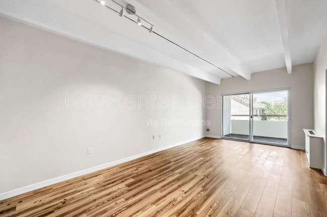 Building Photo - 551 N Pearl St