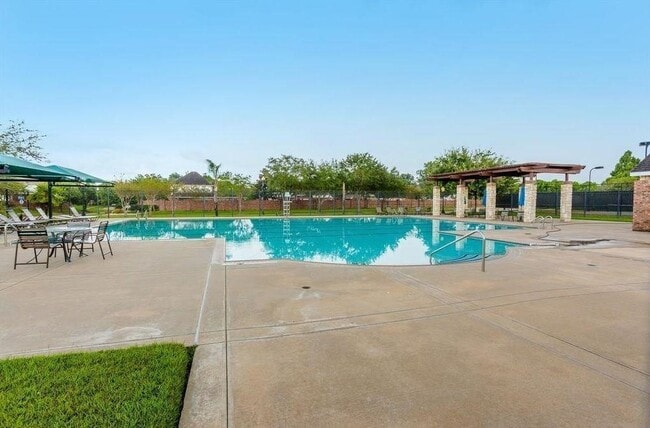 Building Photo - 3926 Palace Springs