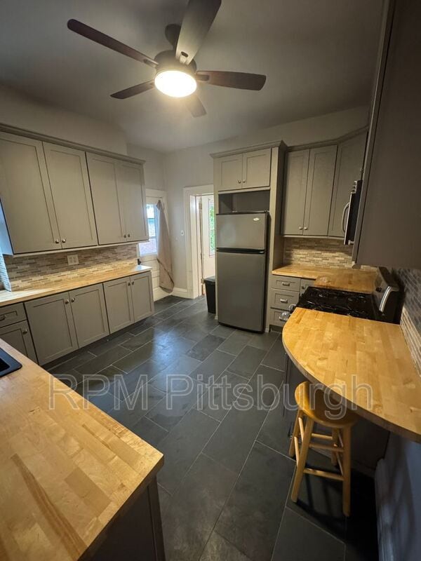 Building Photo - 5434 Baywood St