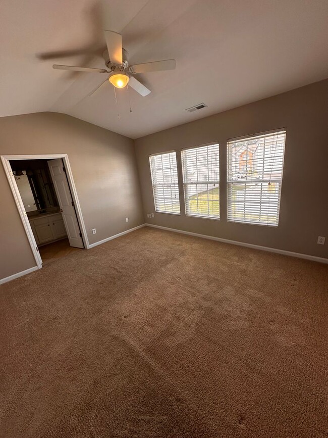 Building Photo - North Raleigh Location! End-Unit Townhouse...
