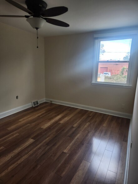 Building Photo - 1855 Beyer Ave