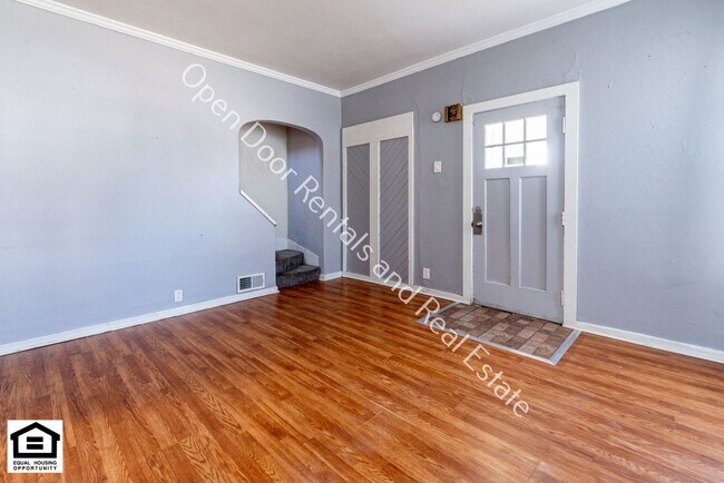 Building Photo - 1104 S Jackson St