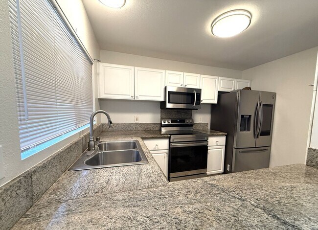 Building Photo - MALANAI IN KAPOLEI - 3 BDRM/2.5 BATH/ENCLOSED GARAGE