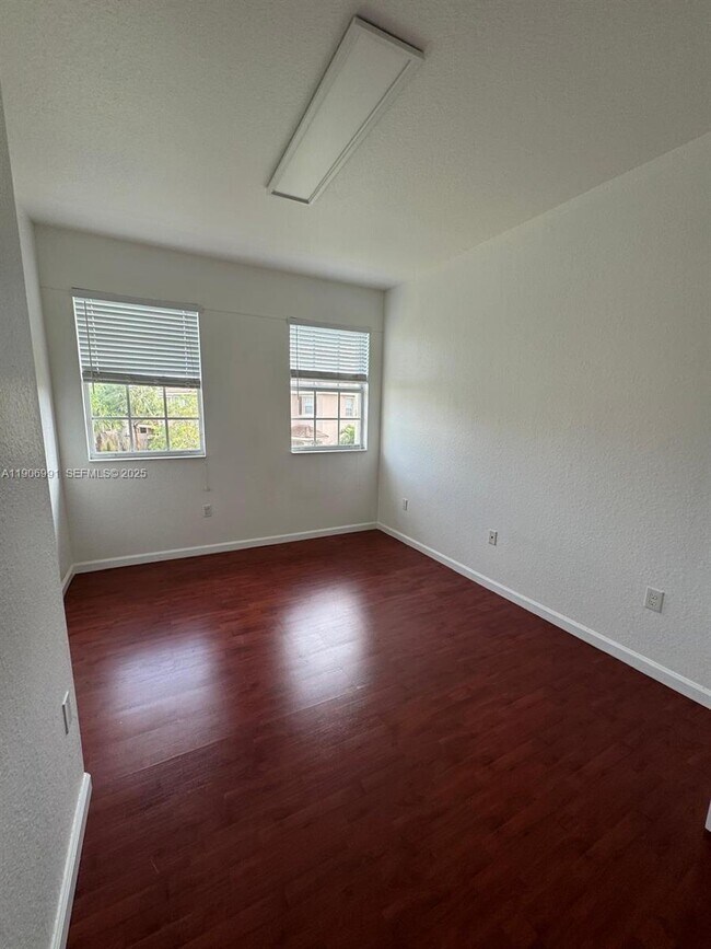 Building Photo - 297 Las Brisas Cir