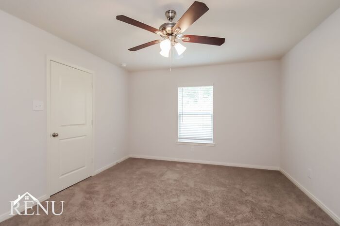 Building Photo - 10478 Sweetwater Creek Dr