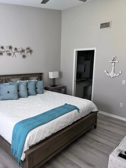 Master Bedroom - 6655 Huntington Lakes Cir