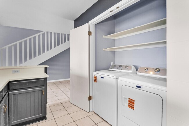 Building Photo - 50 April Point Dr S