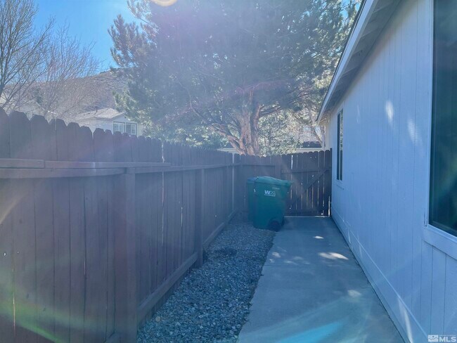 Building Photo - 4948 Bayridge Ln