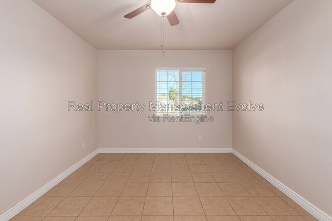 Building Photo - 5438 S 46th Pl