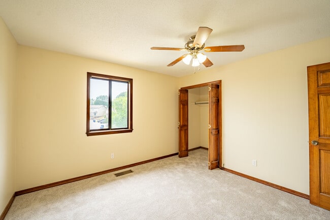 Building Photo - 5 Edgehill Cove