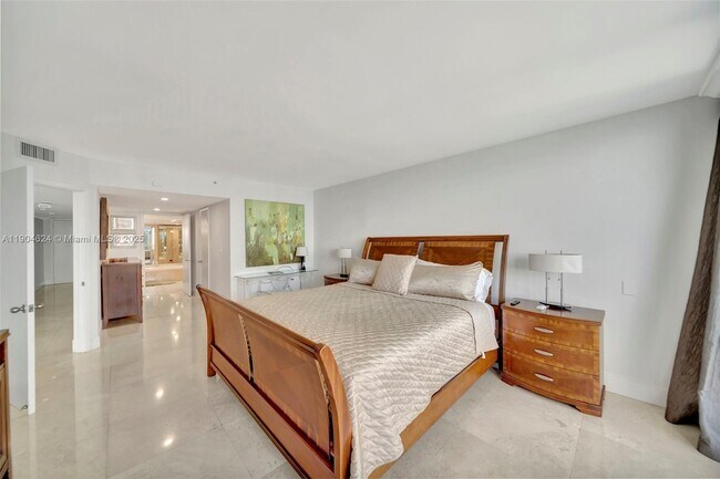 Building Photo - 1717 N Bayshore Dr