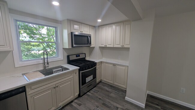 Building Photo - 97 Morris St
