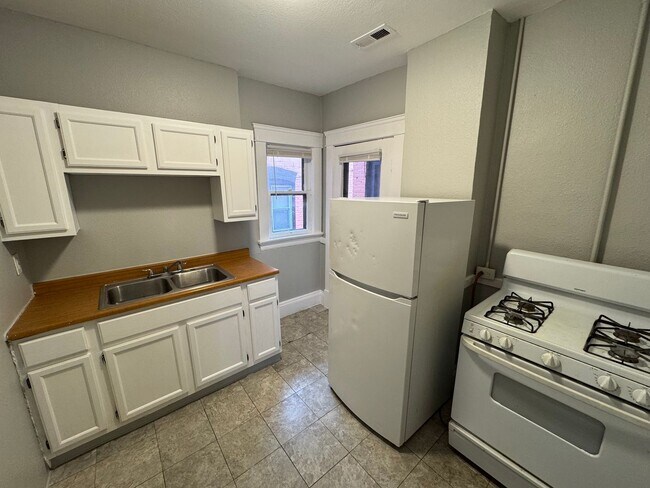 Building Photo - 4324 Pearl Rd