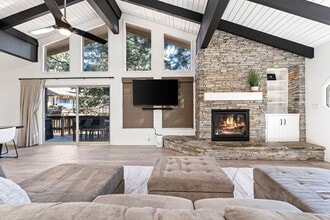 Building Photo - 3 Bed 2 Bath Seasonal Rental