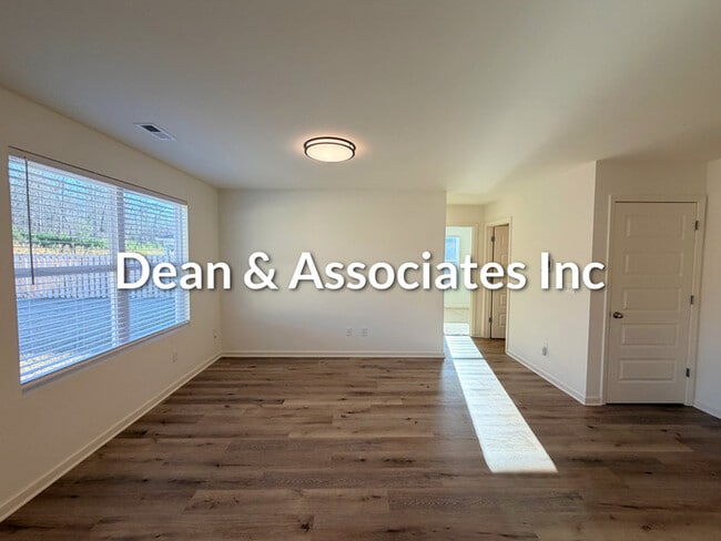 Building Photo - 827 Fish Camp Rd