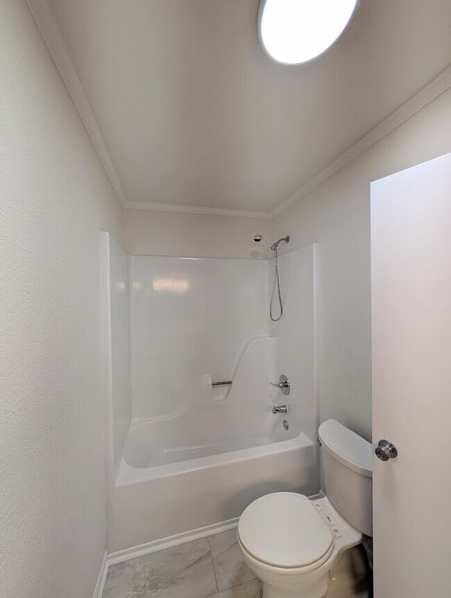 Building Photo - 3720 Fountain Ave