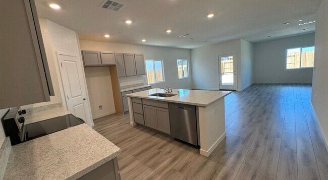 Building Photo - BRAND NEW (Solar) 4/2 w/Massive Backyard Roseville!  *Please read entire ad for viewings!!