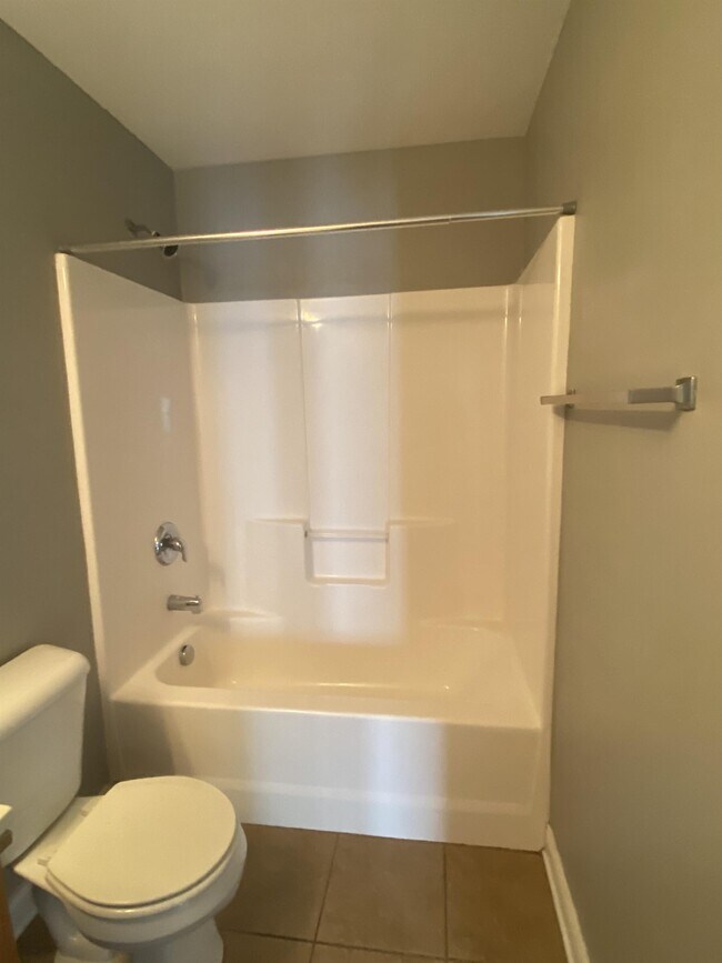 Building Photo - 355 Vineland Pl Dr