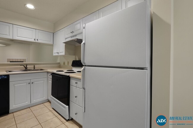 Building Photo - JUST REDUCED + NEW MOVE-IN SPECIAL Save $3...