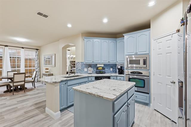 Building Photo - 2122 Trickling Creek Dr