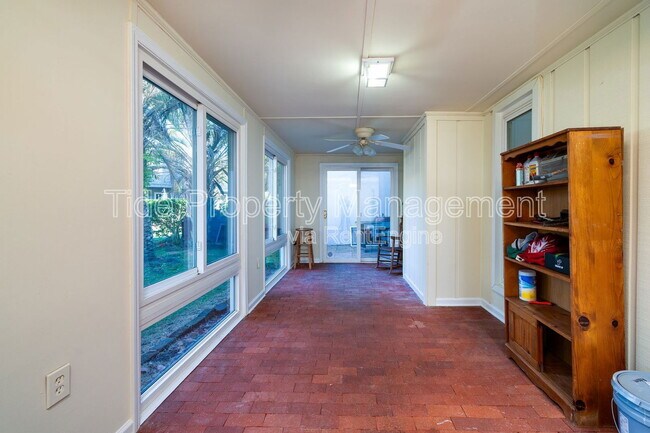Building Photo - 1206 Ventura Pl