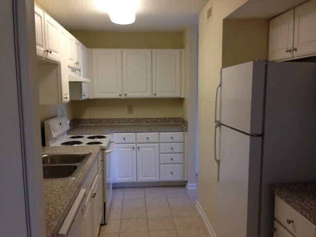 Building Photo - Wonderful 1 Bedroom 1st Floor
