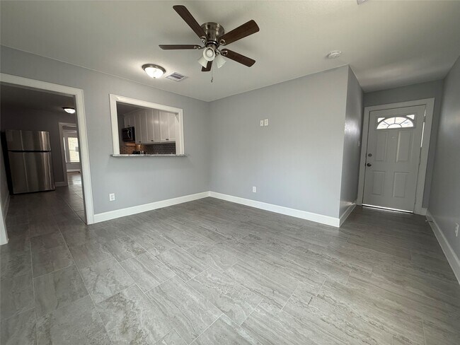 Building Photo - 1146 Majestic St