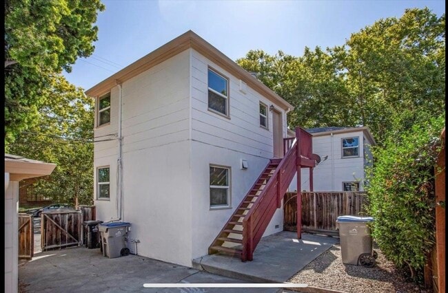 Building Photo - 911 Myrtle St