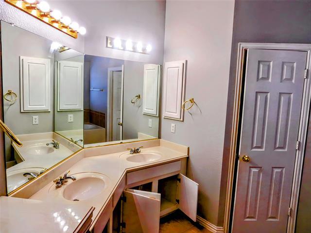 Building Photo - 8376 Davis Dr