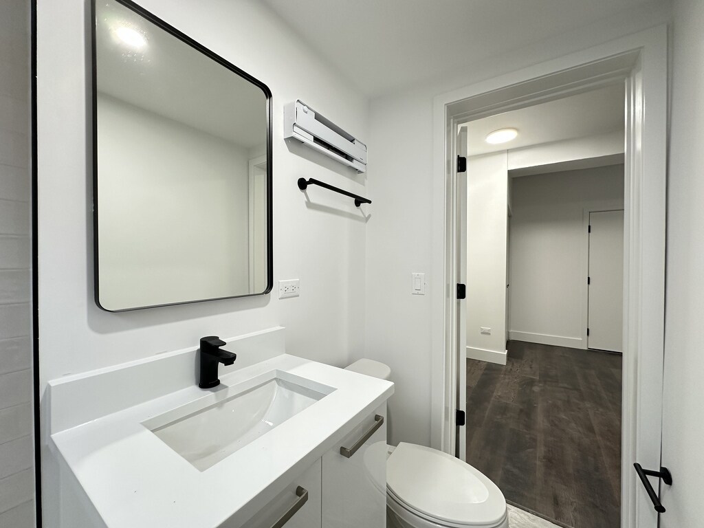 Building Photo - 1553 W Hollywood Ave