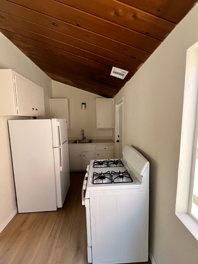 Building Photo - $1,775 - 1 Bed 1 Bath Fully Renovated Apartment within a Gated Complex in City Heights