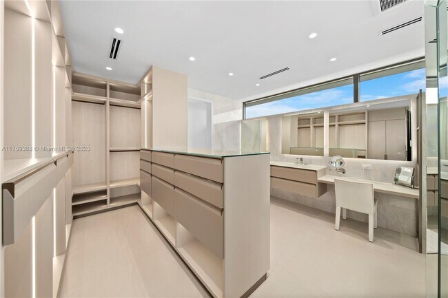 Building Photo - 315 N Shore Dr