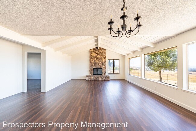 Building Photo - 4 br, 2 bath House - 2850 Paseo Robles