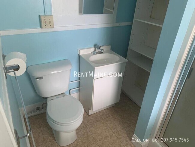 Building Photo - 198 Center St