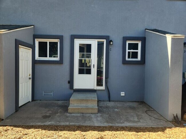 Building Photo - Spacious 3-bedroom, 2.5-bathroom Townhome