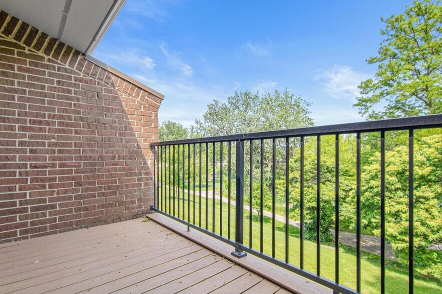 Building Photo - 1566 Millpond Ct